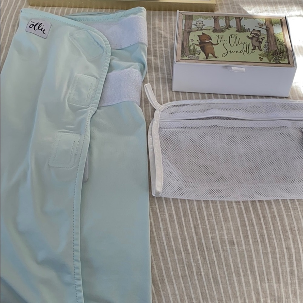 Ollie swaddle in sky - box included